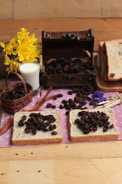 Dried currants and raisin bread. — Stock Photo, Image