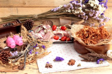 Kuru Kızartma domuz eti şeritler halinde.