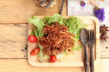 Kuru Kızartma domuz eti şeritler halinde.