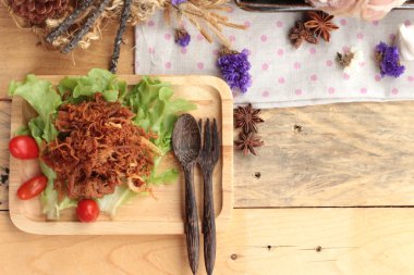 Kuru Kızartma domuz eti şeritler halinde.