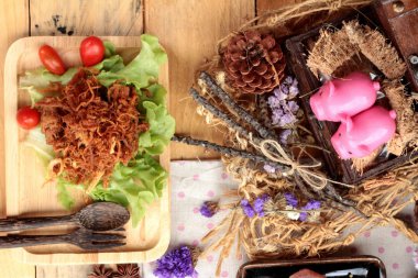 Kuru Kızartma domuz eti şeritler halinde.