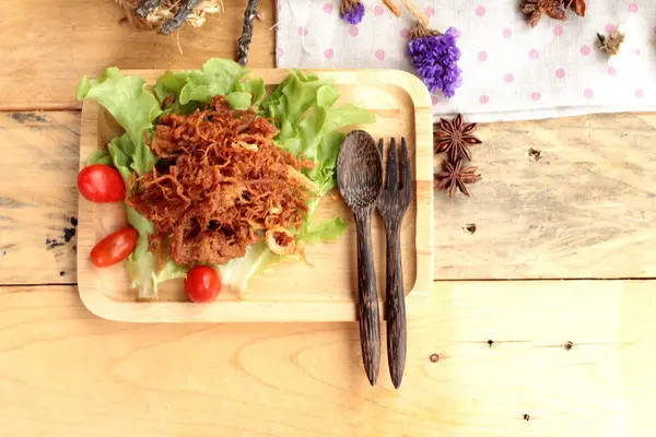 Kuru Kızartma domuz eti şeritler halinde.