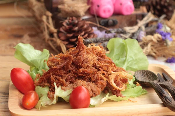 Kuru Kızartma domuz eti şeritler halinde.