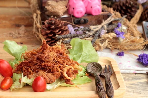 Kuru Kızartma domuz eti şeritler halinde.