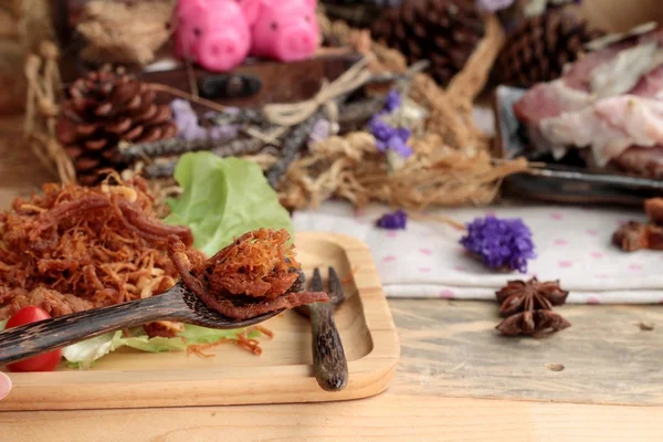 Domuz rostosu şeritler ve çiğ domuz Kuru.