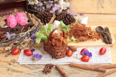 Kuru Kızartma domuz eti şeritler halinde.