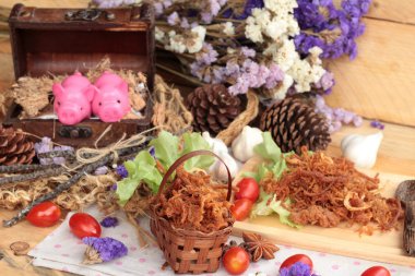 Kuru Kızartma domuz eti şeritler halinde.