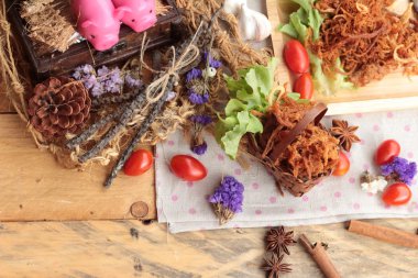 Kuru Kızartma domuz eti şeritler halinde.