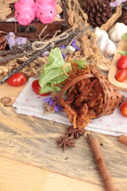 Kuru Kızartma domuz eti şeritler halinde.