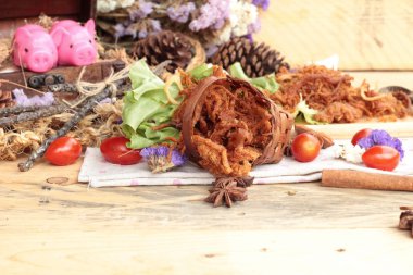 Kuru Kızartma domuz eti şeritler halinde.