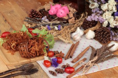 Kuru Kızartma domuz eti şeritler halinde.