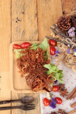 Kuru Kızartma domuz eti şeritler halinde.