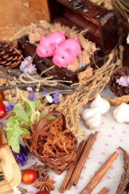 Kuru Kızartma domuz eti şeritler halinde.