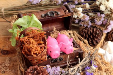 Kuru Kızartma domuz eti şeritler halinde.