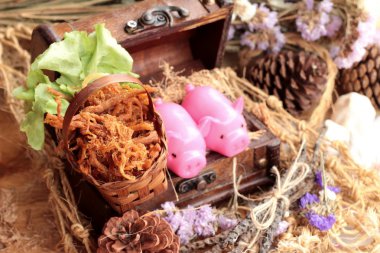 Kuru Kızartma domuz eti şeritler halinde.