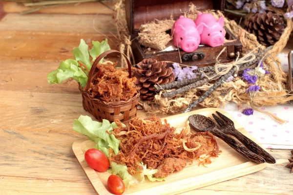 Kuru Kızartma domuz eti şeritler halinde.