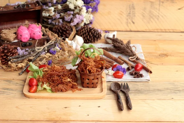 Kuru Kızartma domuz eti şeritler halinde.