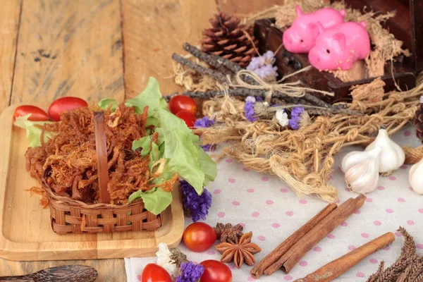 Kuru Kızartma domuz eti şeritler halinde.