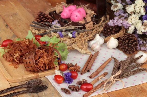 Kuru Kızartma domuz eti şeritler halinde.