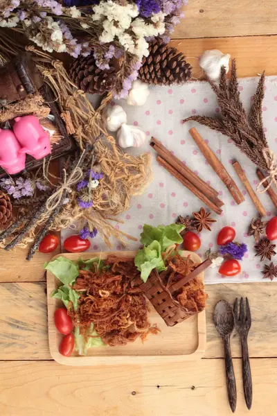 Trockener Schweinebraten in Streifen. — Stockfoto