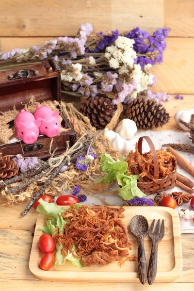 Trockener Schweinebraten in Streifen. — Stockfoto