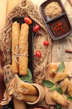 Meze yemek için geleneksel tava böreği.