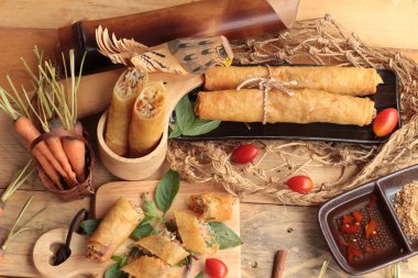 Meze yemek için geleneksel tava böreği.