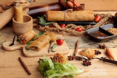 Meze yemek için geleneksel tava böreği.