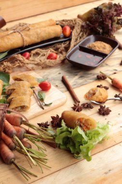 Meze yemek için geleneksel tava böreği.