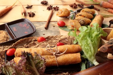 Meze yemek için geleneksel tava böreği.