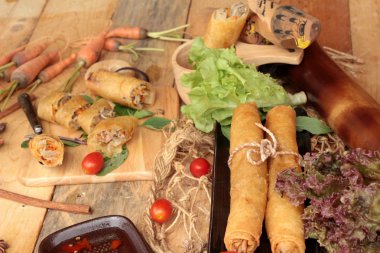 Meze yemek için geleneksel tava böreği.