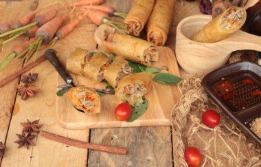 Meze yemek için geleneksel tava böreği.