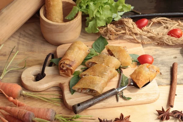 Meze yemek için geleneksel tava böreği. — Stok fotoğraf