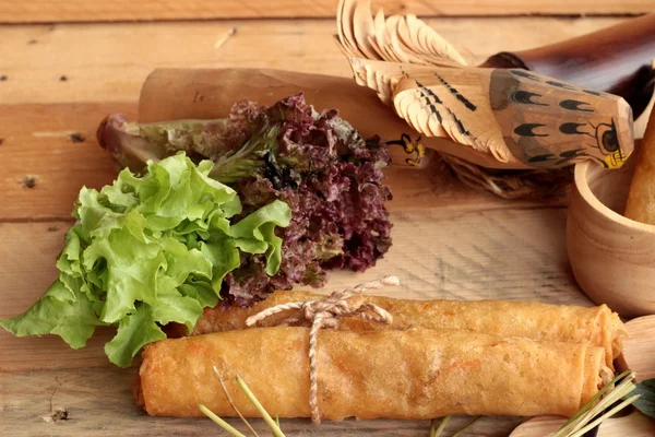 Gebakken loempia's traditionele voor voorgerecht voedsel. — Stockfoto