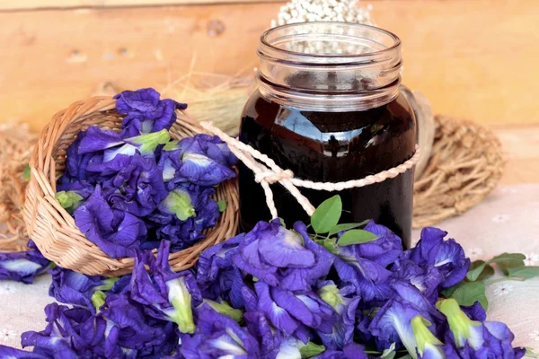 Su ve taze anchan çiçekler mor çiçekli Anchan.