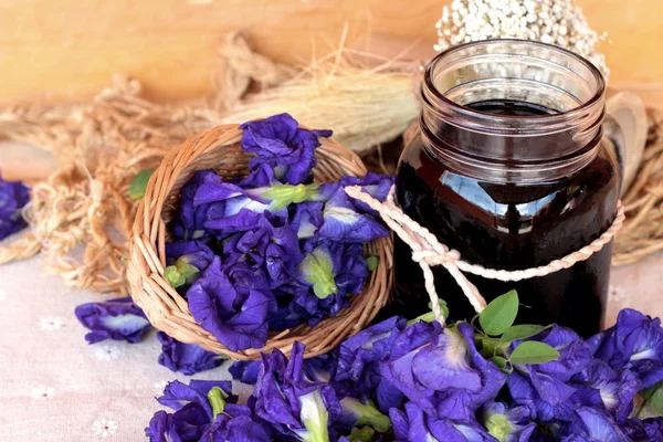 Su ve taze anchan çiçekler mor çiçekli Anchan.