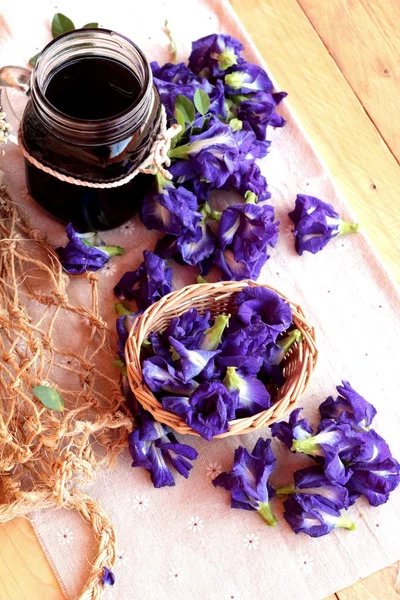 Su ve taze anchan çiçekler mor çiçekli Anchan.