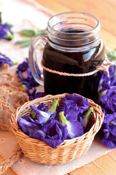 Su ve taze anchan çiçekler mor çiçekli Anchan.