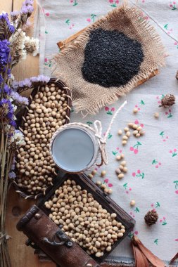 Bkz: Soya süt karışımı siyah susam ile soya tohumu ve siyah susam