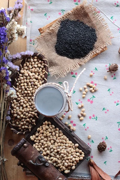 Bkz: Soya süt karışımı siyah susam ile soya tohumu ve siyah susam