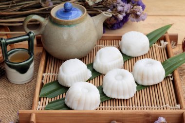 Mochi Japon tatlı köftesi soya fasulyesi lezzetli.