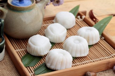 Mochi Japon tatlı köftesi soya fasulyesi lezzetli.