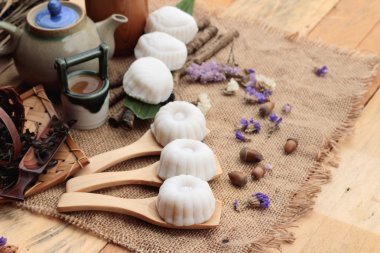 Mochi Japon tatlı köftesi soya fasulyesi lezzetli.