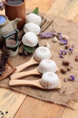 Mochi Japon tatlı köftesi soya fasulyesi lezzetli.