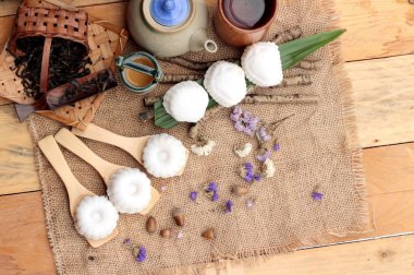 Mochi Japon tatlı köftesi soya fasulyesi lezzetli.