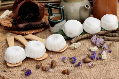 Mochi Japon tatlı köftesi soya fasulyesi lezzetli.