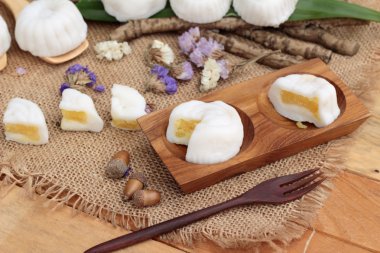 Mochi Japon tatlı köftesi soya fasulyesi lezzetli.