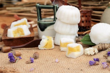 Mochi Japon tatlı köftesi soya fasulyesi lezzetli.