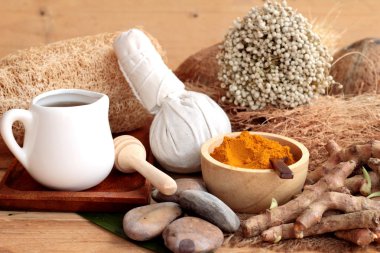 Phlai ot, Cassumunar taze ve bir toz olarak her ikisi de zencefil