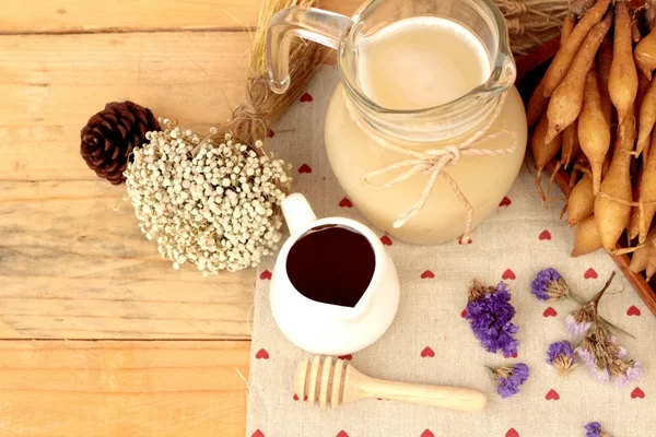 Agua de Galingale y galingala fresca con miel . — Foto de Stock